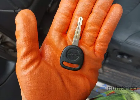 2000 GMC Sierra 2500 Sl from USA, damaged, VIN 1GTFC29U0YE384234